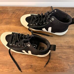 Women’s Veja High Top Shoes - Size 7